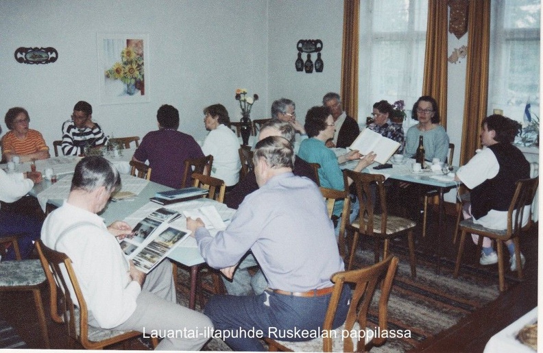 Vuoden 1995 valkovuokkomatkan lauantai-iltaa Ruskealan pikkupappilassa IMG_0009.jpg