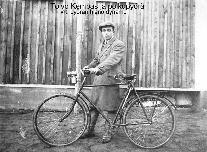Toivo Kempas ja polkupyörä.jpg