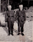 456.  Aaro Vuojolainen oikealla ja Aarne Heinonen Lapin sodan aikoihin
